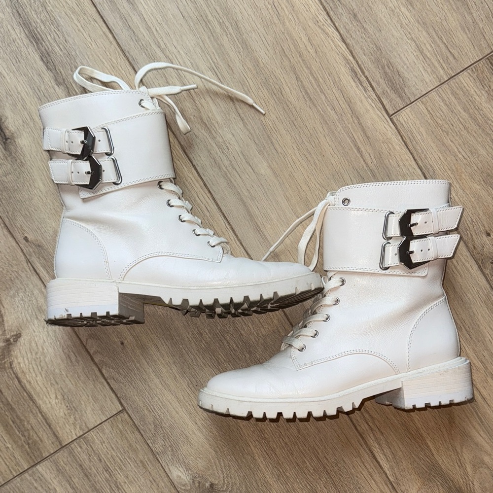 VINCE CAMUTO FAWDRY Booties White Cream Leather Zip Up Combat Boots